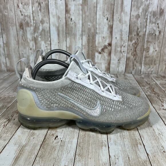 Nike VaporMax 2021 Flyknit White Pure‎ Platinum DC4112-100 Womens Size 8.5 - Picture 1 of 8